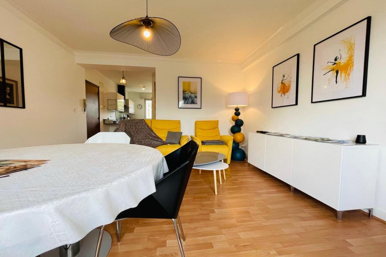 La Belle Ferronniere Appartement Avec Environnement Paisible 阿姆博斯 外观 照片