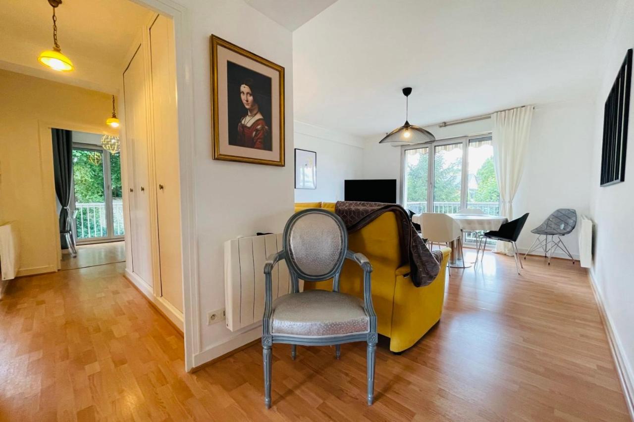 La Belle Ferronniere Appartement Avec Environnement Paisible 阿姆博斯 外观 照片
