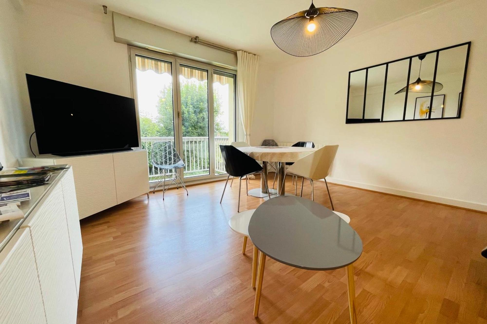 La Belle Ferronniere Appartement Avec Environnement Paisible 阿姆博斯 外观 照片